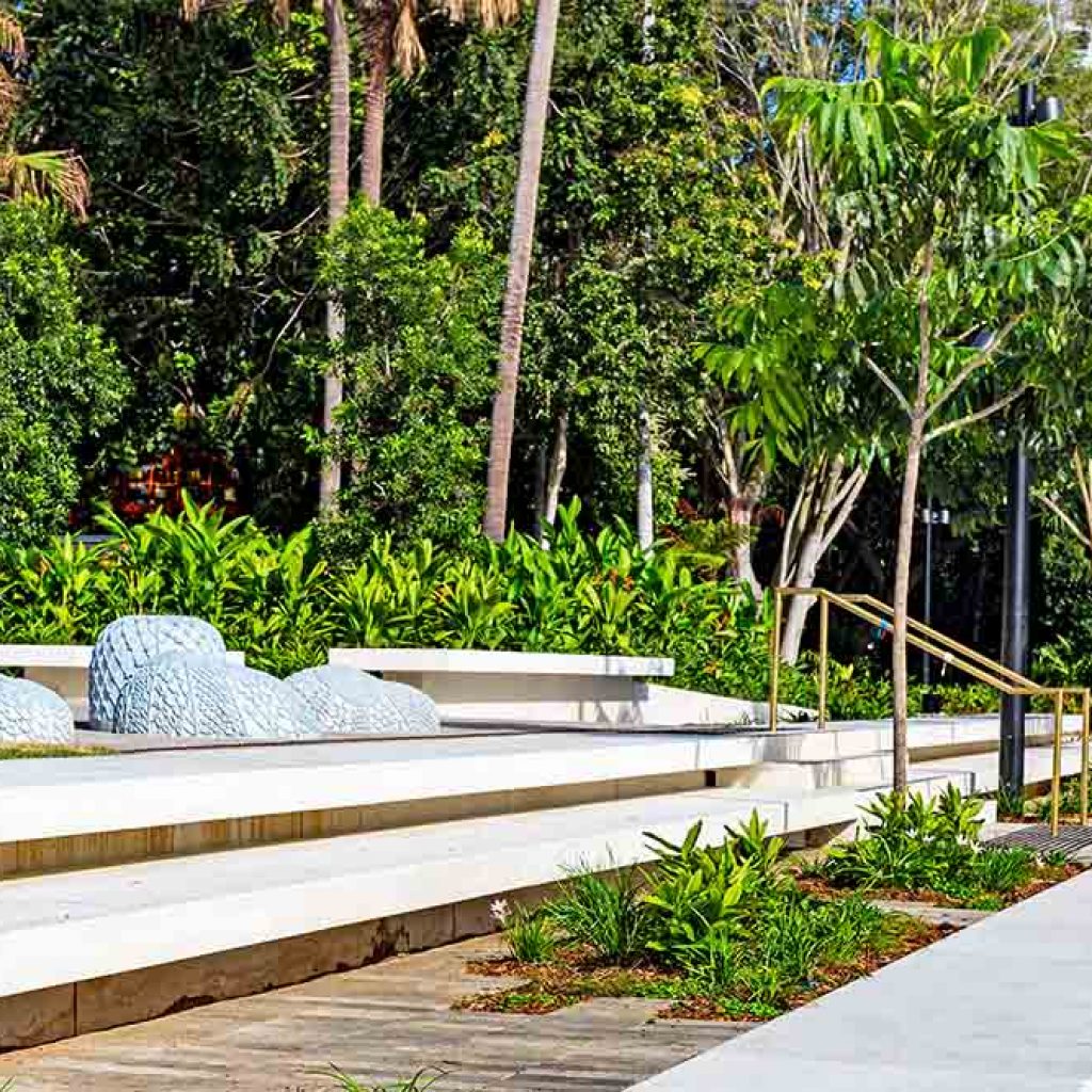 Riverside Green, Southbank Concrete Seating Area